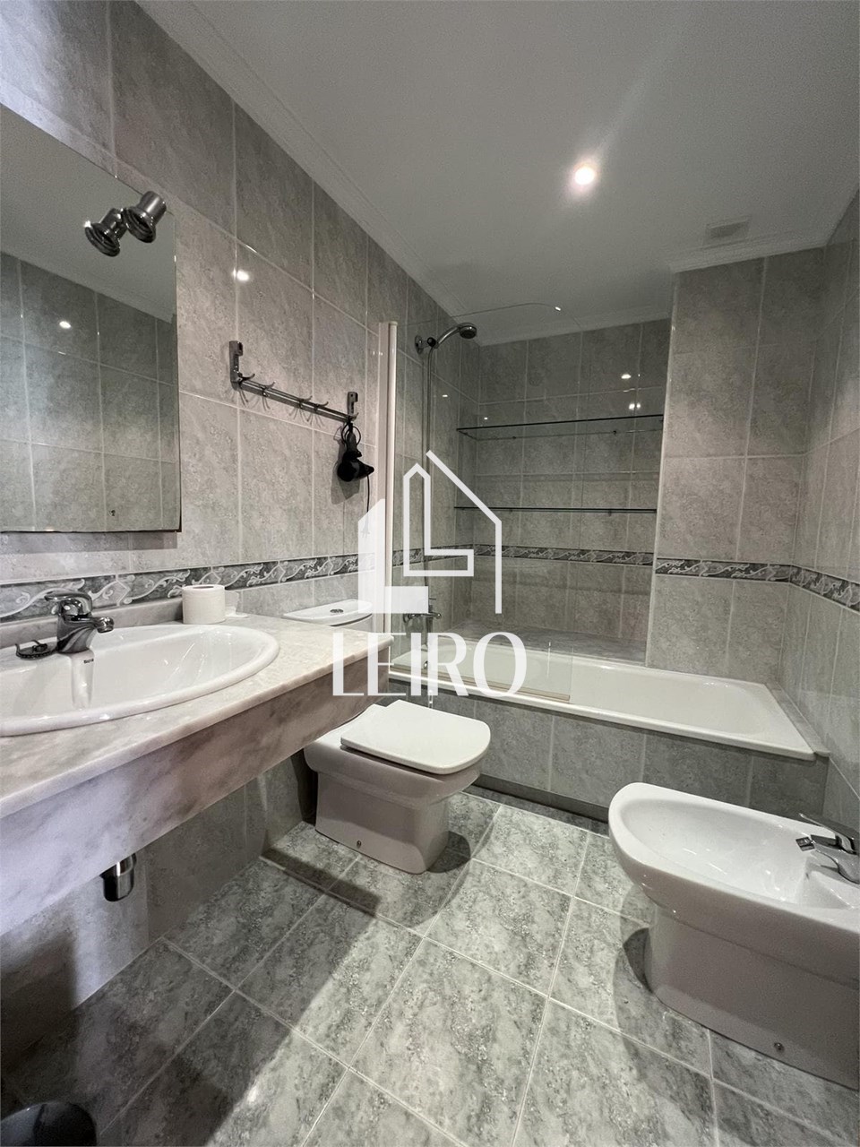 Foto 17 APARTAMENTO AMUEBLADO CON TERRAZA Y VISTAS EN EDIFICIO CON PISCINA- A REVOLTA