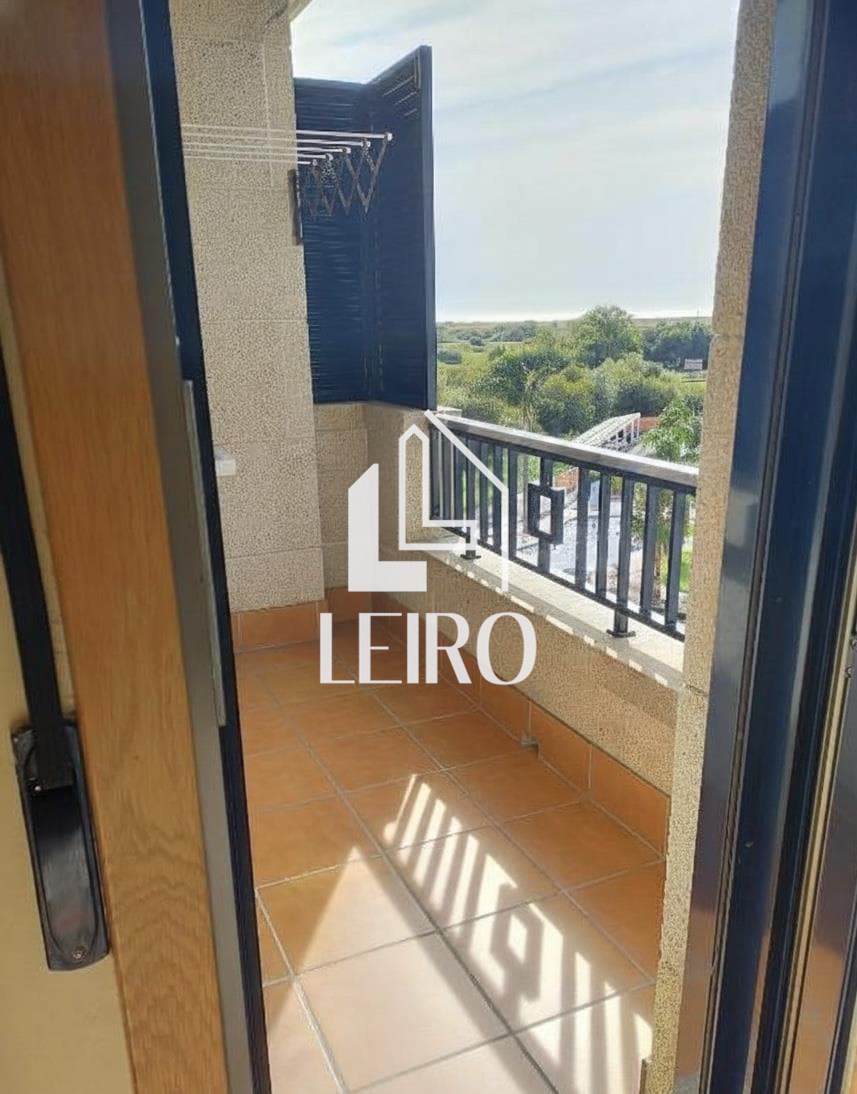 Foto 2 APARTAMENTO AMUEBLADO CON TERRAZA Y VISTAS EN EDIFICIO CON PISCINA- A REVOLTA