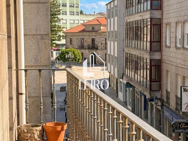 APARTAMENTO CENTRICO  AMUEBLADO CON BALCÓN  - Cambados