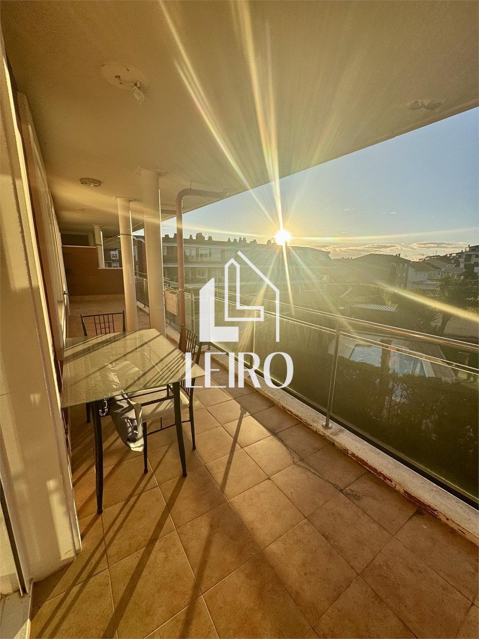 Foto 2 Apartamento con Impresionante Terrazaza en Urbanización con Piscina