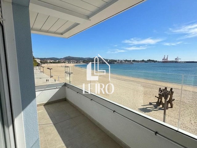 APARTAMENTO EN LA PLAYA CON VISTAS  Y TERRAZA - TEMPORADA ESCOLAR - Vilagarcía de Arousa