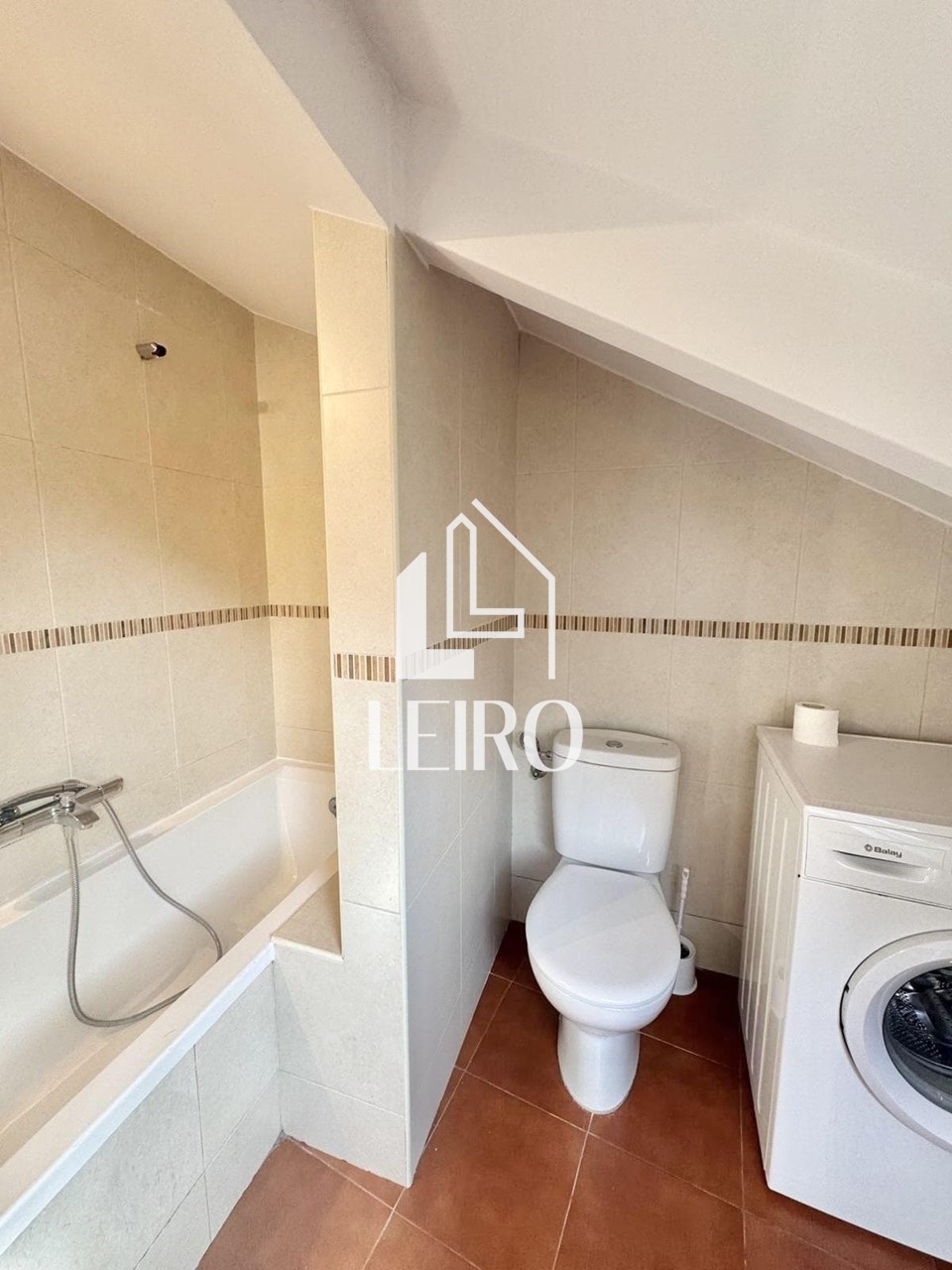 Foto 26 ÁTICO CÉNTRICO REFORMADO SIN ASCENSOR