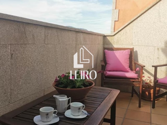 ÁTICO CON TERRAZA 2 DORMITORIOS Y GARAJE - TEMPORADA ESCOLAR  - Vilagarcía de Arousa