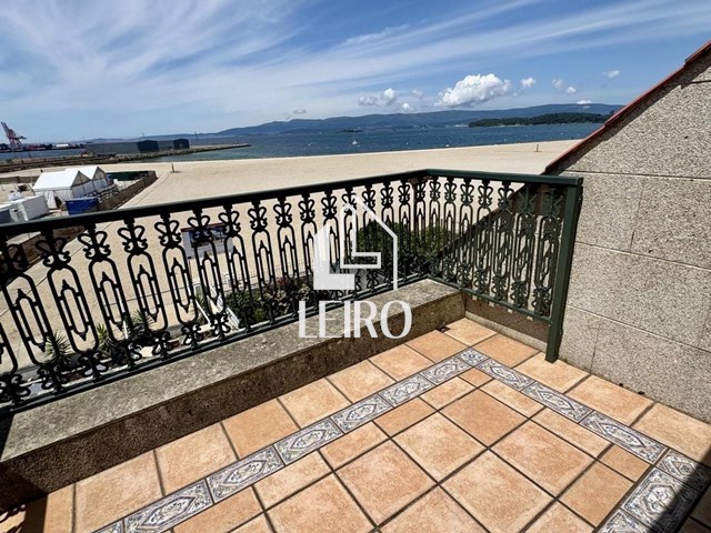 ATICO CON TERRAZA EN PRIMERA LINEA DE PLAYA  CON VISTAS DIRECTAS AL MAR - Vilagarcía de Arousa