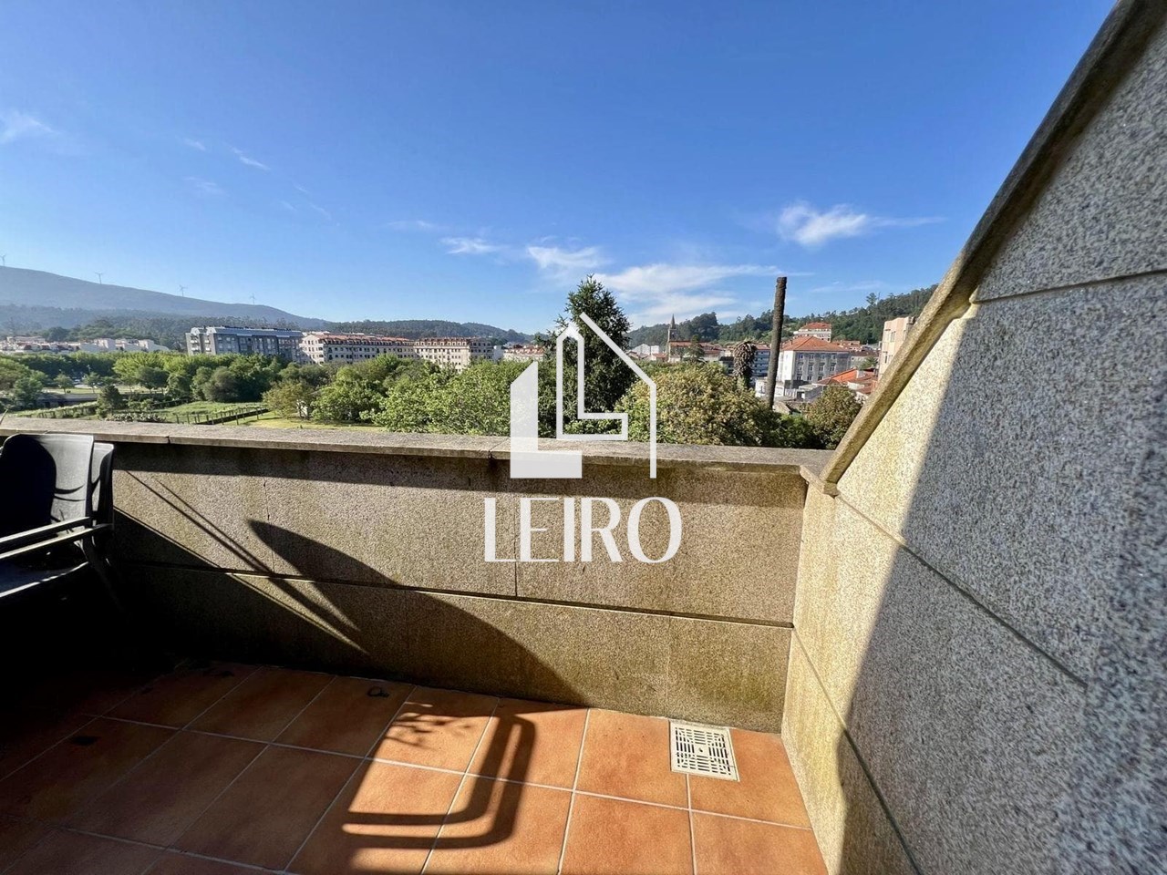 Foto 2 ÁTICO CON TERRAZA GARAJE Y TRASTERO- PARA INVERSORES