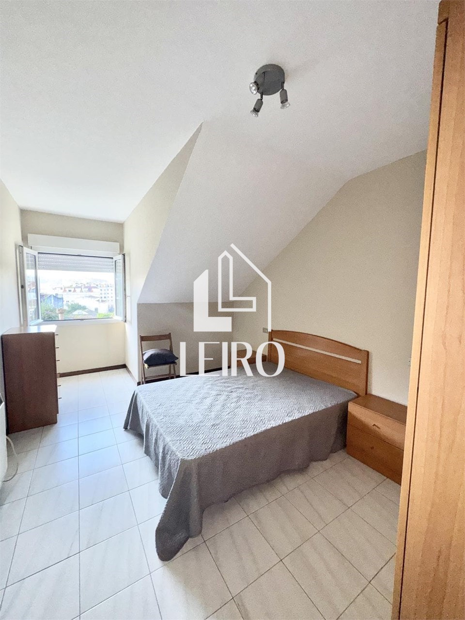 Foto 5 ATICO DE DOS DOMITORIOS AMUEBLADO CÉNTRICO SIN ASCENSOR