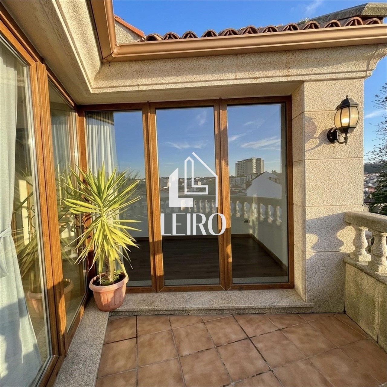 Foto 1 ÁTICO DÚPLEX AMUEBLADO CON TERRAZA Y 2 PLAZAS DE GARAJE