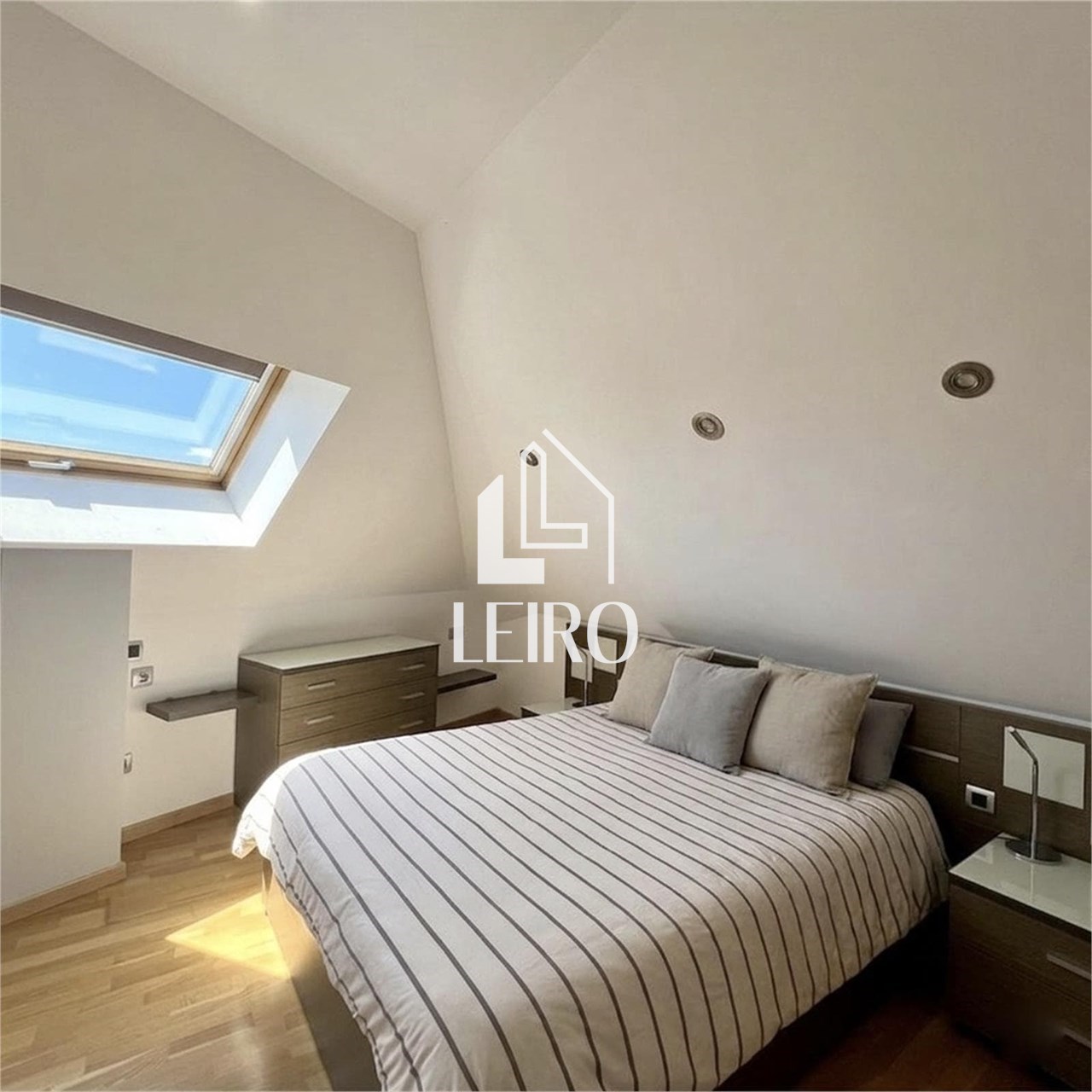 Foto 5 ÁTICO DÚPLEX AMUEBLADO CON TERRAZA Y 2 PLAZAS DE GARAJE