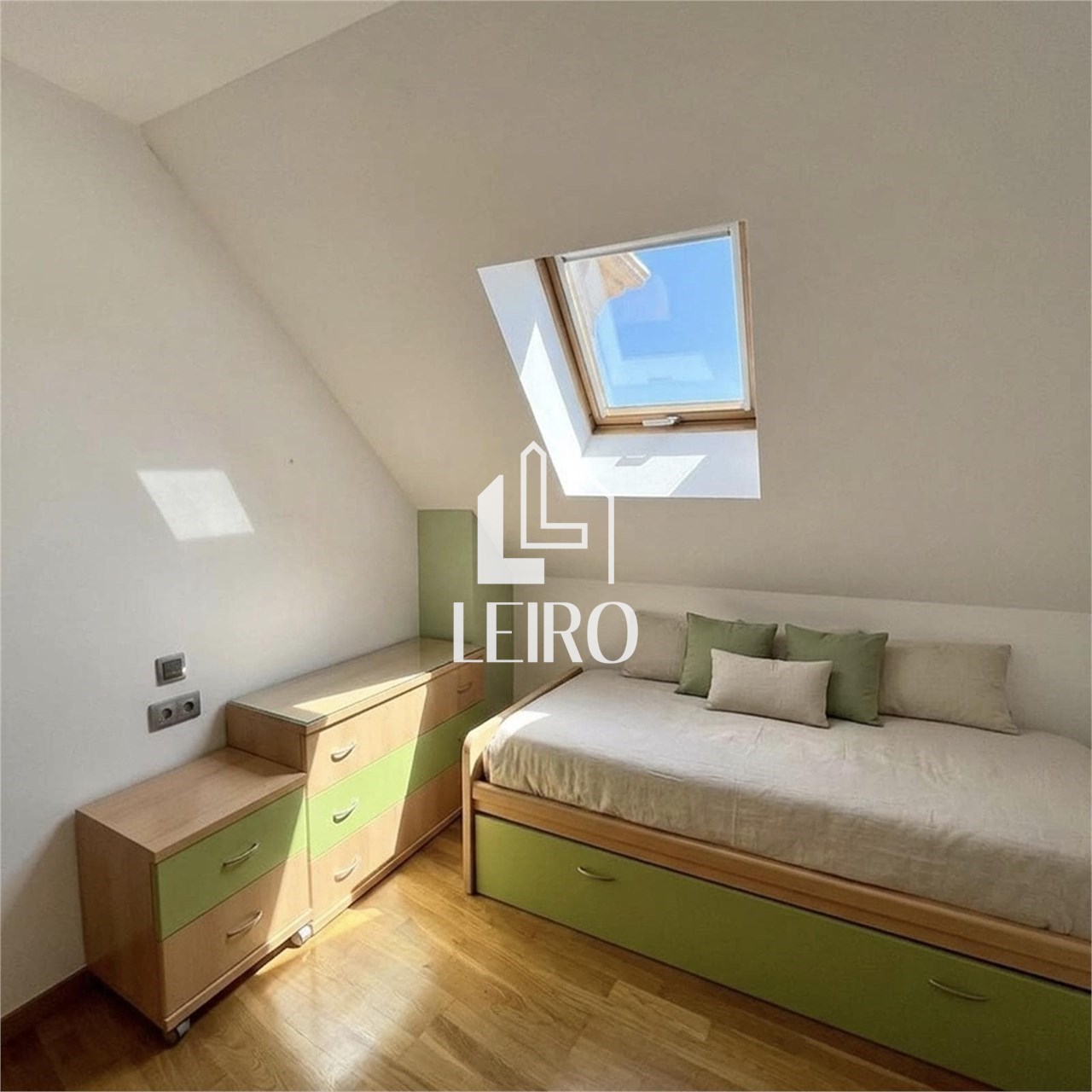 Foto 6 ÁTICO DÚPLEX AMUEBLADO CON TERRAZA Y 2 PLAZAS DE GARAJE