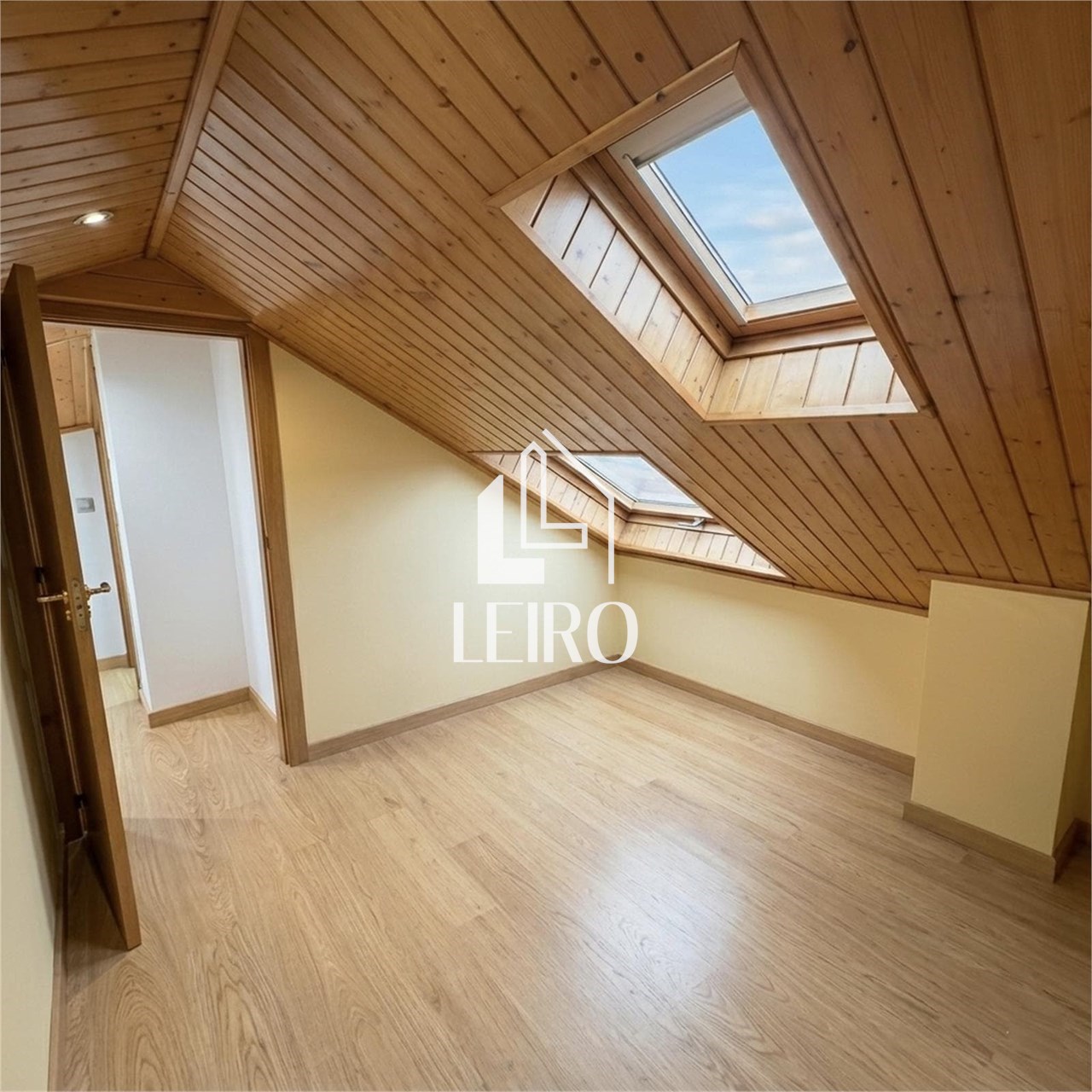Foto 7 ÁTICO DÚPLEX AMUEBLADO CON TERRAZA Y 2 PLAZAS DE GARAJE