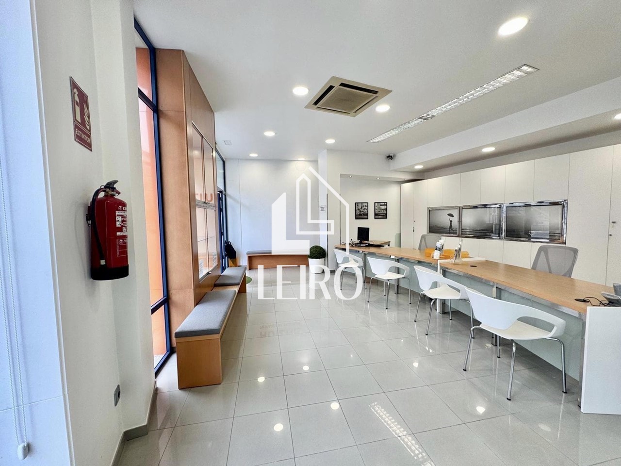 Foto 1 BAJO COMERCIAL ACONDICIONADO Y EQUIPADO CON MUCHA VISIBILIDAD