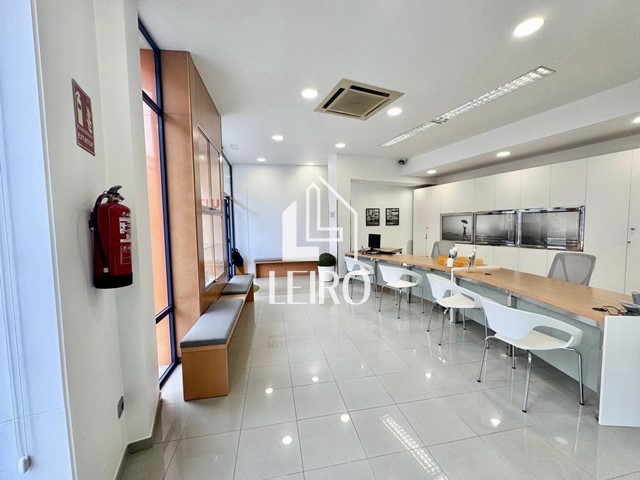 BAJO COMERCIAL ACONDICIONADO Y EQUIPADO CON MUCHA VISIBILIDAD - Vilagarcía de Arousa