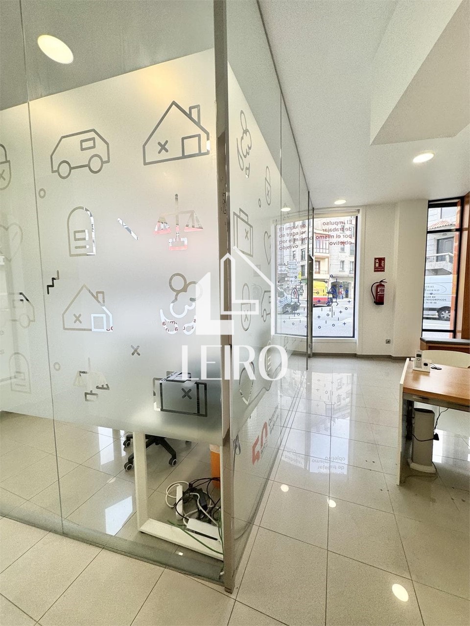 Foto 2 BAJO COMERCIAL ACONDICIONADO Y EQUIPADO CON MUCHA VISIBILIDAD