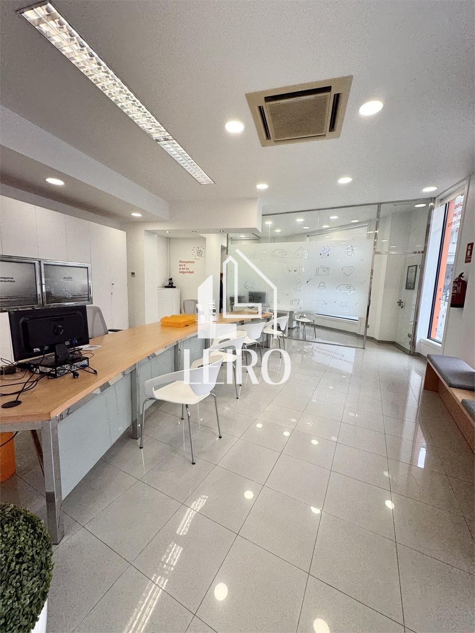 Foto 3 BAJO COMERCIAL ACONDICIONADO Y EQUIPADO CON MUCHA VISIBILIDAD