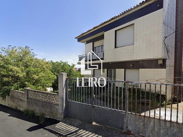 CASA A REFORMAR  CON VISTAS AL MAR Y TERRENO CERCA DEL CENTRO - Illa de Arousa