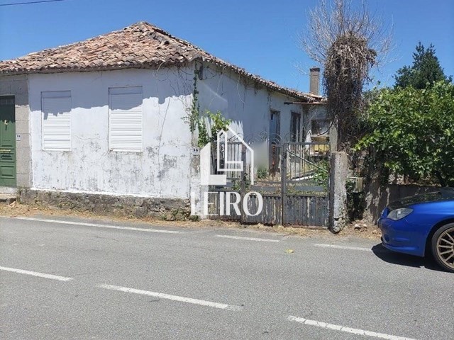 CASA ADOSADA A REAHBILITAR CON TERRENO A DOS CALLES - Ribadumia