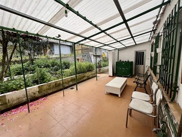Casa Céntrica con 2 Viviendas Independientes y Terreno - Pontevedra