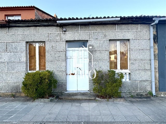 Casa Céntrica con Zona Exterior para Rehabilitar  - Vilagarcía de Arousa