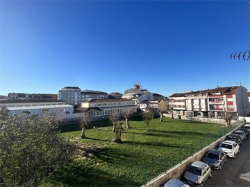 Casa Centrica en Cambados con Patio a Reformar