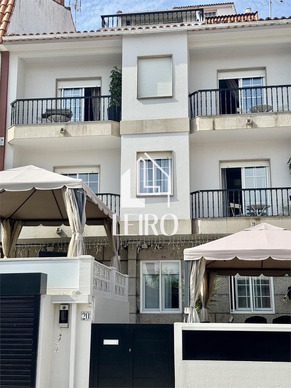 Foto 1 CASA CON 5 APARTAMENTOS A 150 m DE LA PLAYA DE BALTAR- PORTONOVO