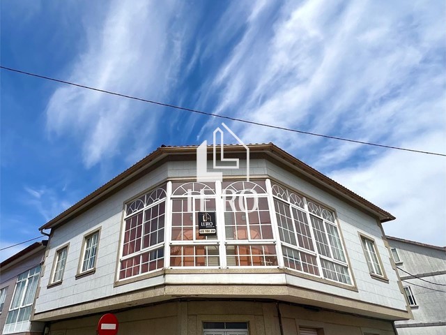 Casa con Bajo Comercial Terraza y Garaje - Vilagarcía de Arousa