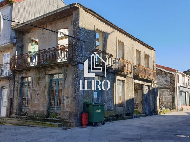 Casa con Fachadas de Piedra a Rehabilitar en Casco Antiguo  - Cuntis