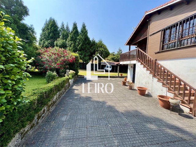 Casa con Piscina  con Parcela  de 2749m2 - Vilagarcía de Arousa