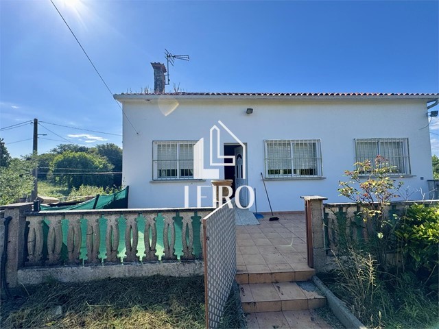 CASA CON TERRENO  DE 1952 m2 Y BUENAS VISTAS - Vilagarcía de Arousa