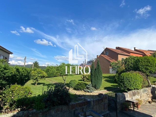 Casa con Terreno  Próxima al Centro  de Vilagarcía - Vilagarcía de Arousa