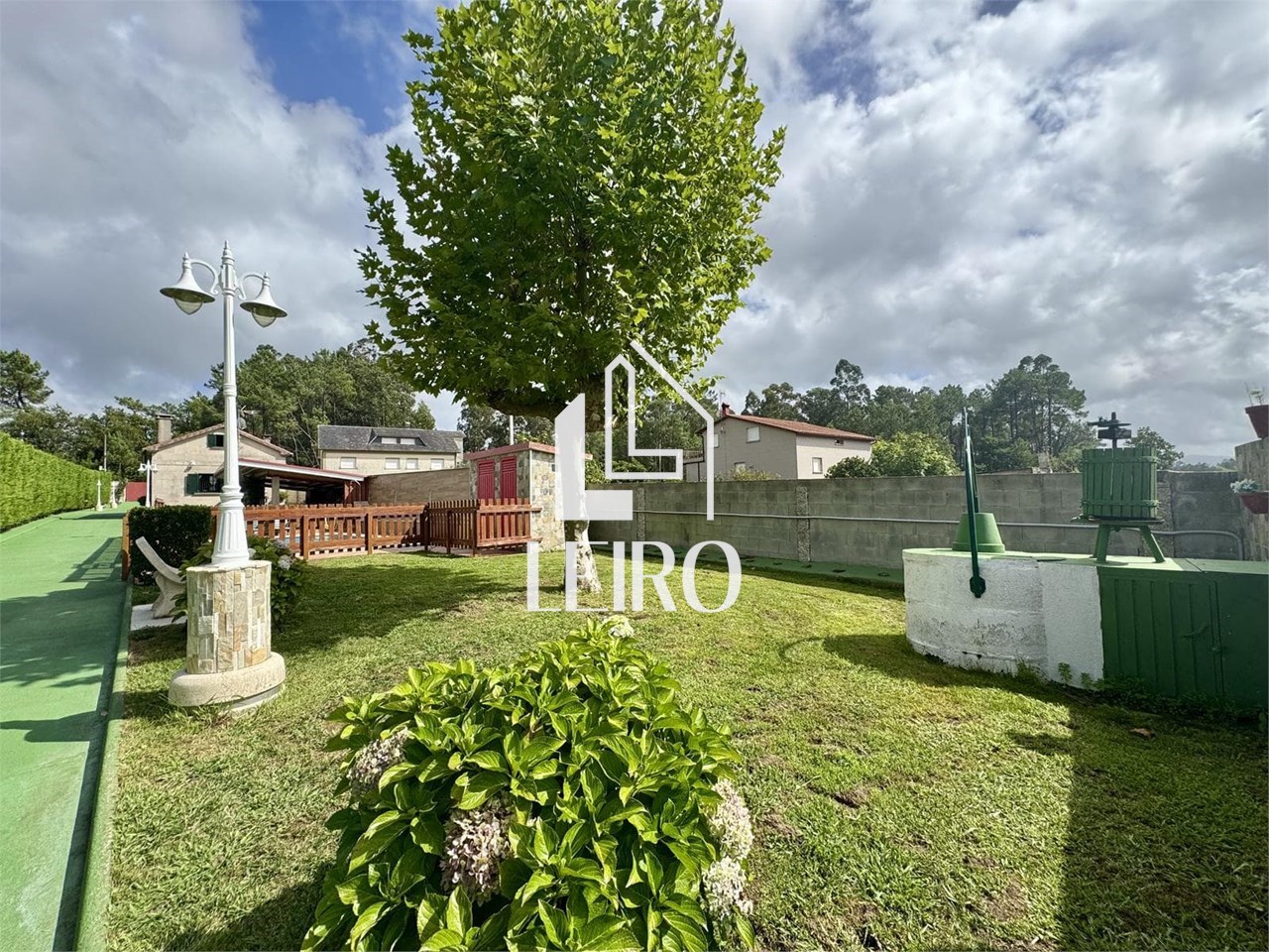 Foto 4 CASA CON TERRENO Y PISCINA 