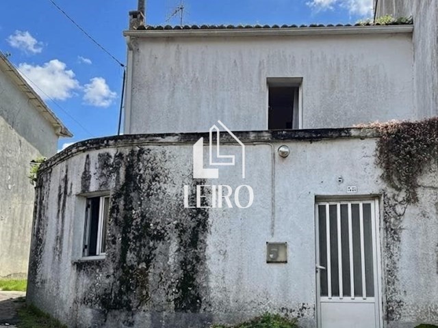 CASA DE PIEDRA ADOSADA A REFORMAR  - Vilagarcía de Arousa