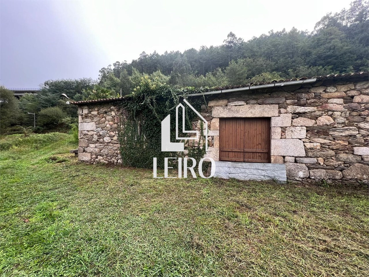Foto 1 Casa de Piedra con 14.000 m2 Terreno en la Ribera del Río Ulla