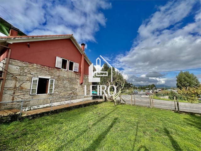 Casa de Piedra con Terreno - Catoira