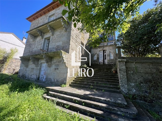 Casa de Piedra de Estilo Señorial a Rehabilitar  en Meaño