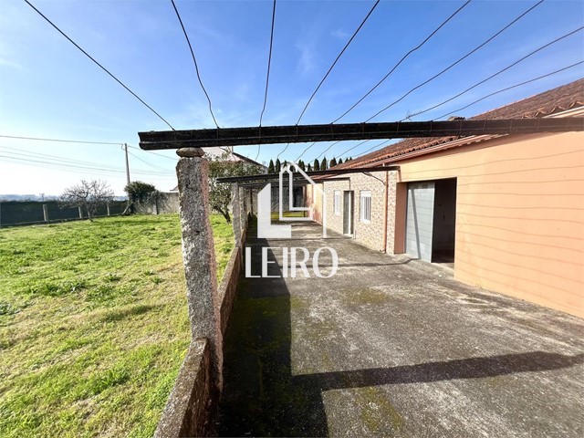 Casa de Piedra en Planta Baja con Terreno  - Vilagarcía de Arousa