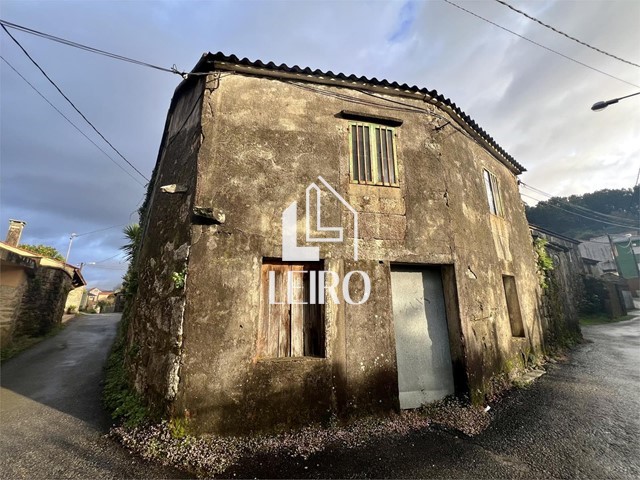 Casa de Piedra para Rehabilitar con Jardin y Vistas al Mar - Rianxo