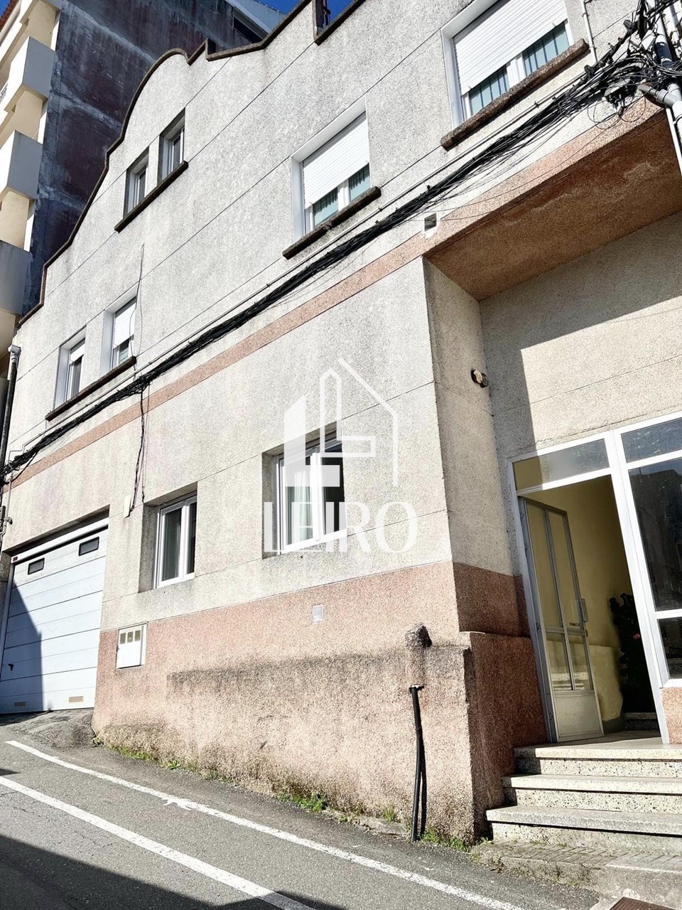 Foto 1 CASA DIVIDIDA EN VARIOS APARTAMENTOS CON JARDON 