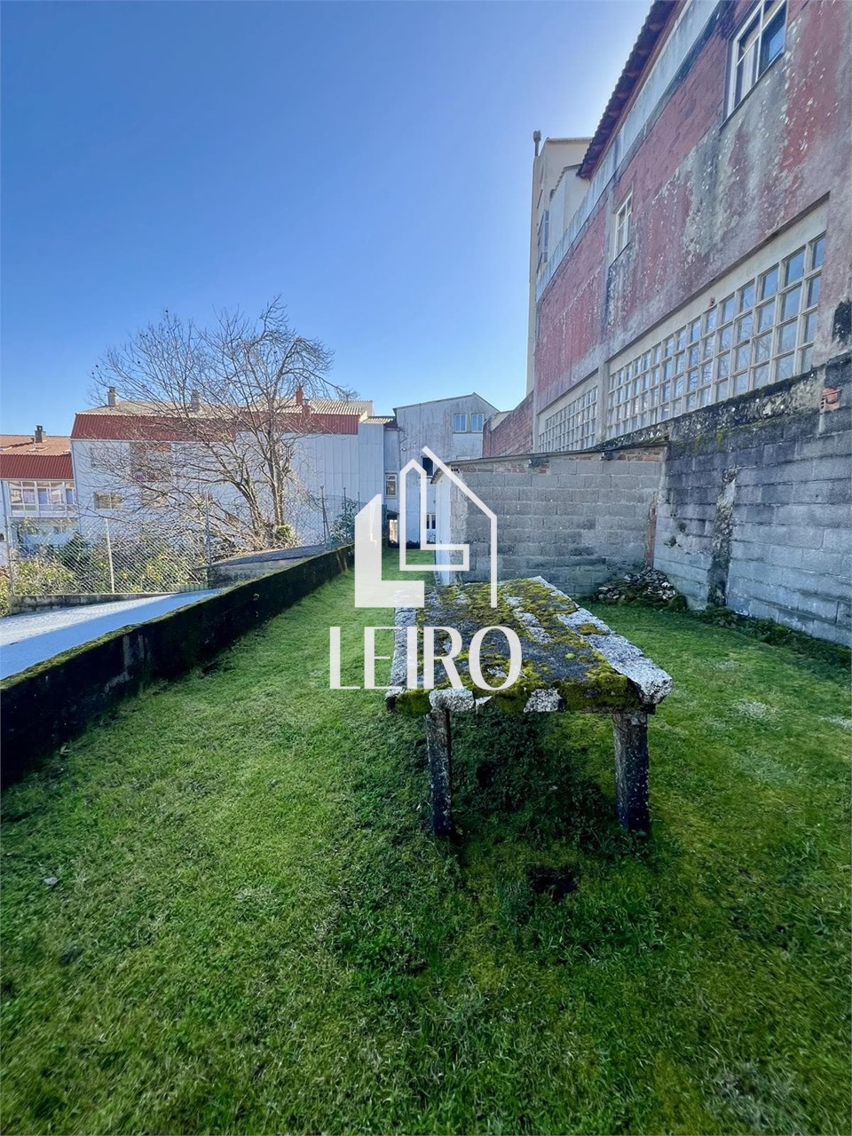 Foto 4 CASA DIVIDIDA EN VARIOS APARTAMENTOS CON JARDON 