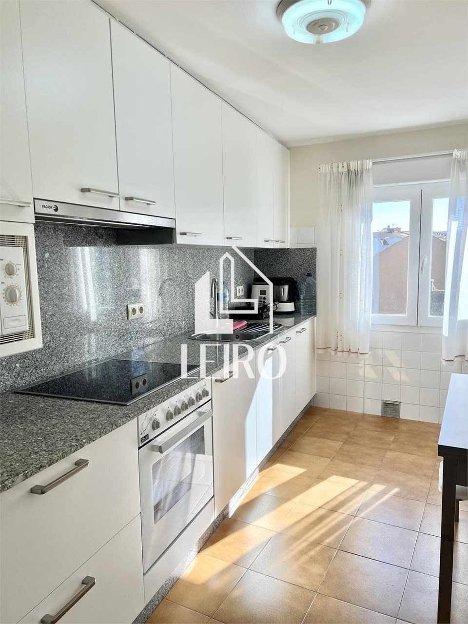 Foto 8 CASA DIVIDIDA EN VARIOS APARTAMENTOS CON JARDON 