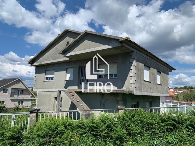 CASA EN ESTRUCTURA DE 3 PLANTAS CON TERRENO - Vilagarcía de Arousa