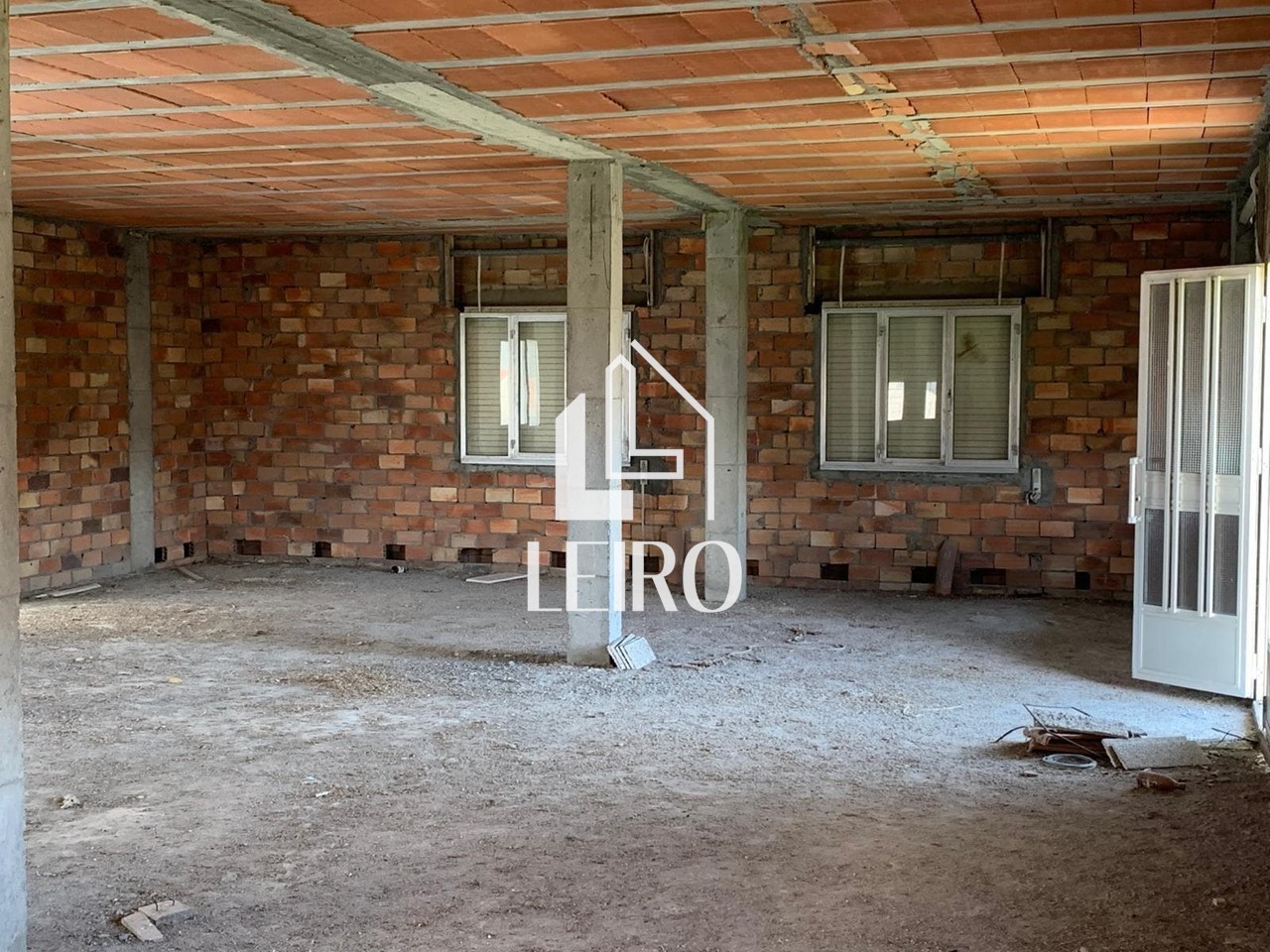 Foto 5 CASA EN ESTRUCTURA DE 3 PLANTAS CON TERRENO