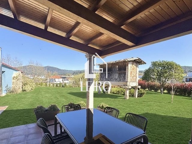 CASA EN PLANTA BAJA CON TERRENO - TEMPORADA ESCOLAR - Vilagarcía de Arousa