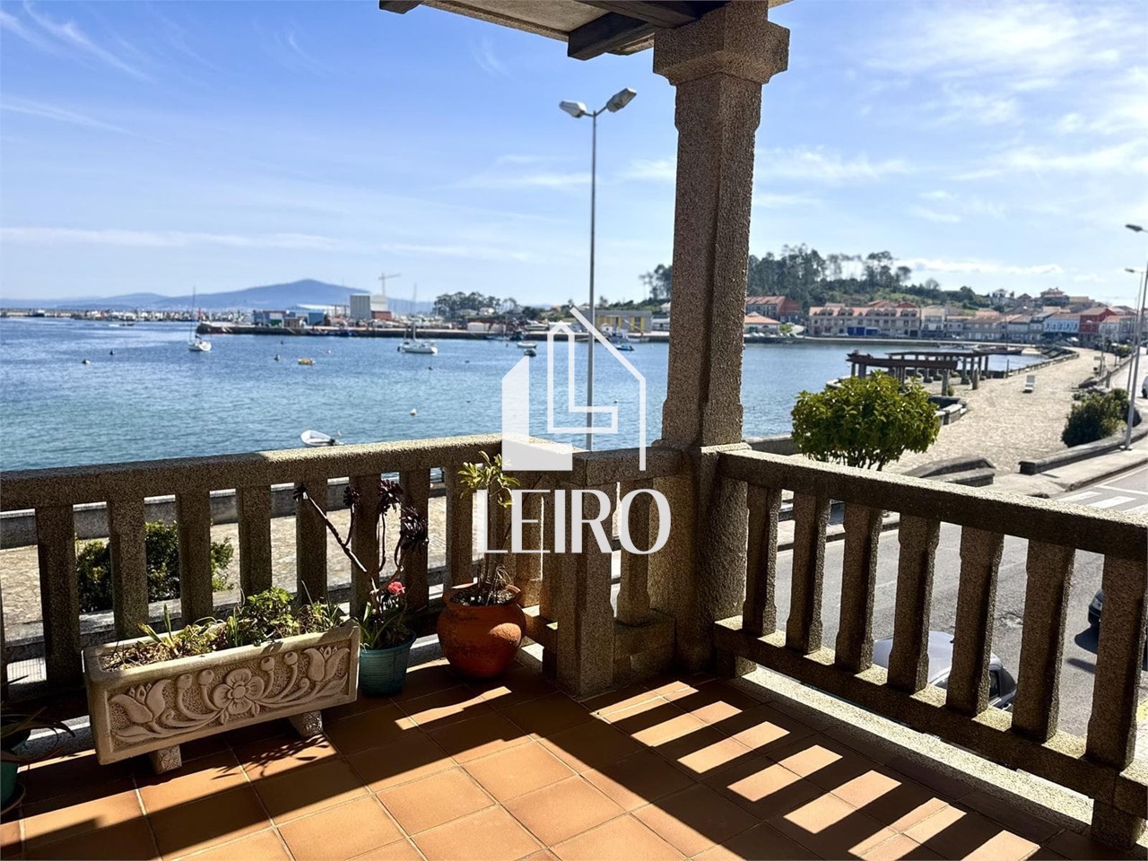 Foto 7  CASA EN PRIMERA LINEA CON VISTAS AL MAR GARAJE Y TERRAZAS