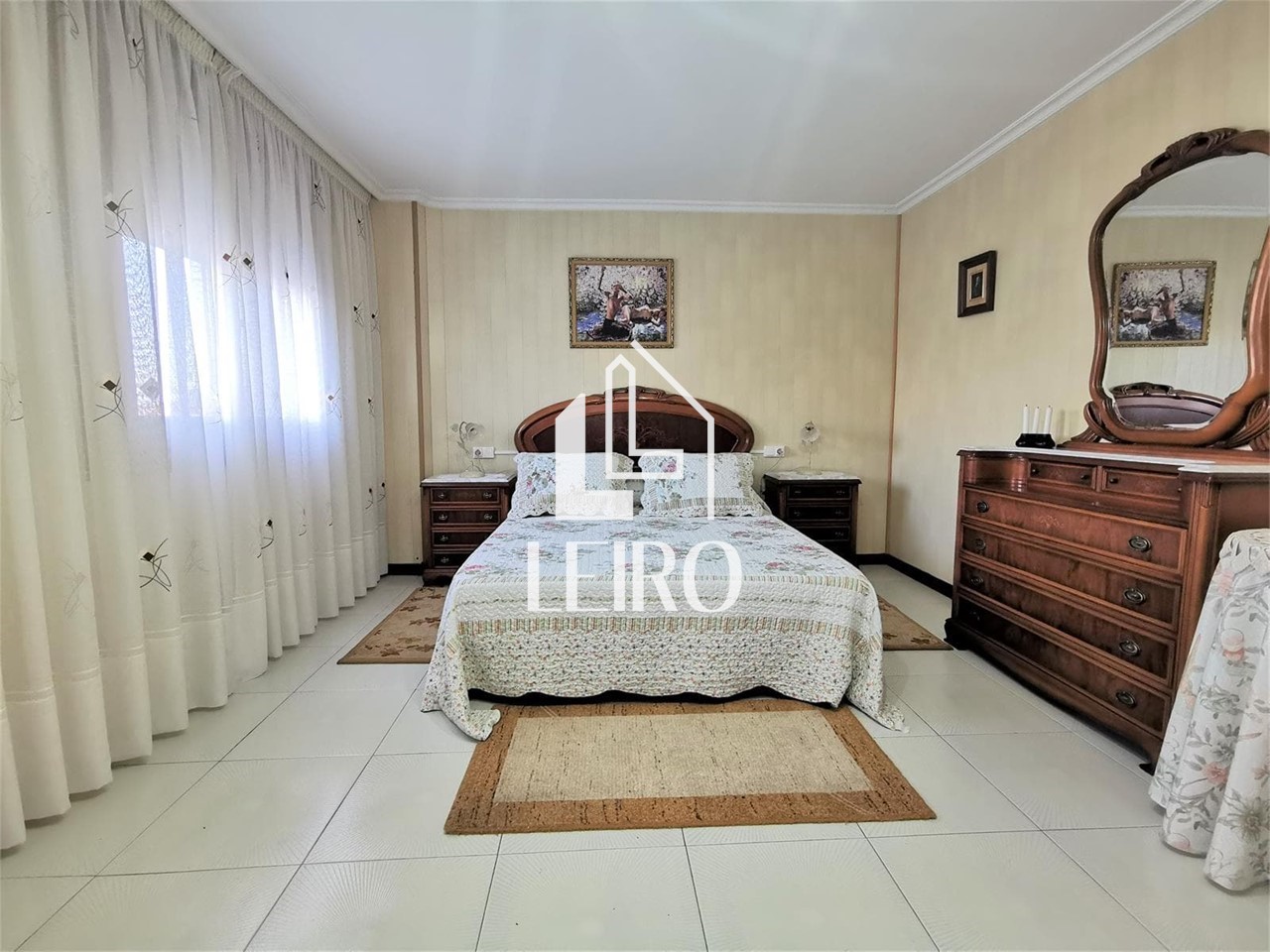 Foto 11 Casa en Primera Línea de Mar con Bajo Comercial