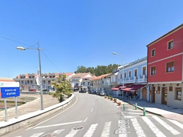 Casa en Primera Línea de Mar con Bajo Comercial - Illa de Arousa