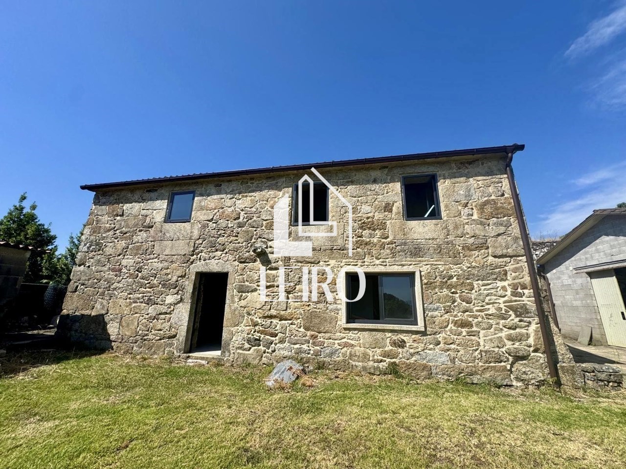 Foto 3 CASA GALLEGA DE PIEDRA REHABILITADA A REMATAR CON TERRENO 