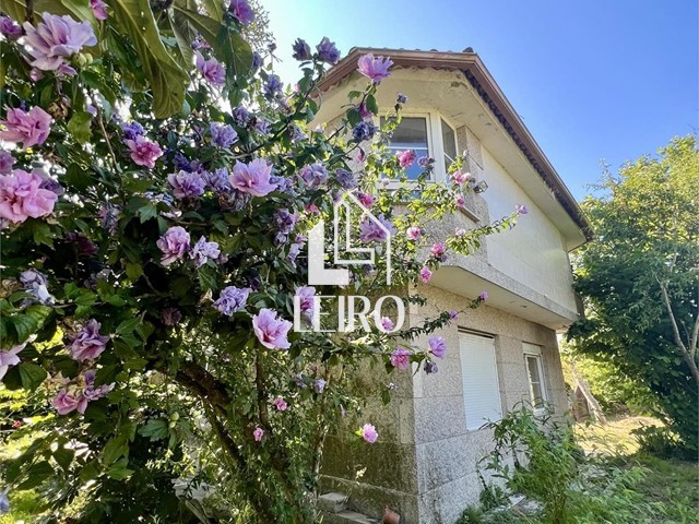 Casa para Reformar con Terreno Cerca de la Playa - Sanxenxo