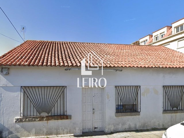 CASA PARA REHABILITAR CON TERRENO EN CENTRO URBANO - Vilanova de Arousa
