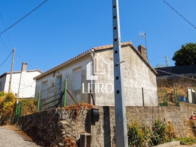 CASA PARA REHABILITAR CON TERRENO Y VISTAS - Vilagarcía de Arousa