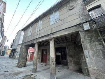 Casa Porticada para Rehabilitar con Jardín en calle Peatonal - Caldas de Reis